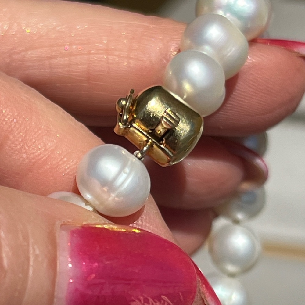 18k unoaerrePearl Bracelet with Gold Charm - Picture 3 of 5